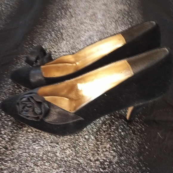 Black Suede Pumps! - Picture 2 of 4